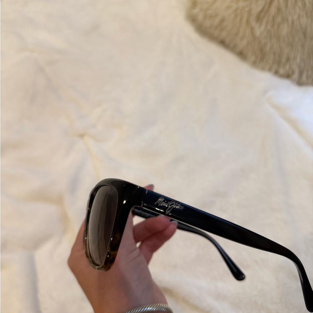 Maui Jim Rooftops frame - Black with Tortoise Sunglasses - Picture 4 of 5